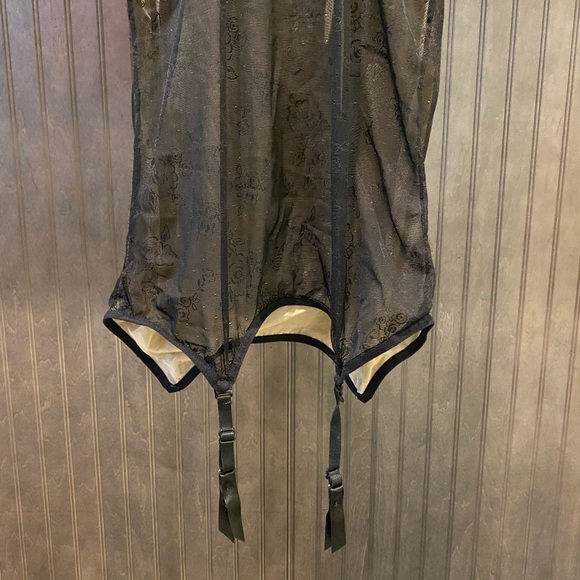 Intimates Floral Lace V Neck Racer Back Garter Top - Picture 4 of 6